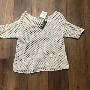 Woman’s white knit. Medium. Super cute. Tags on